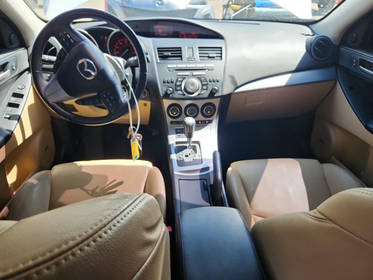 2011 Mazda 3 S VIN: JM1BL1M57B1368071 Lot: 84242485