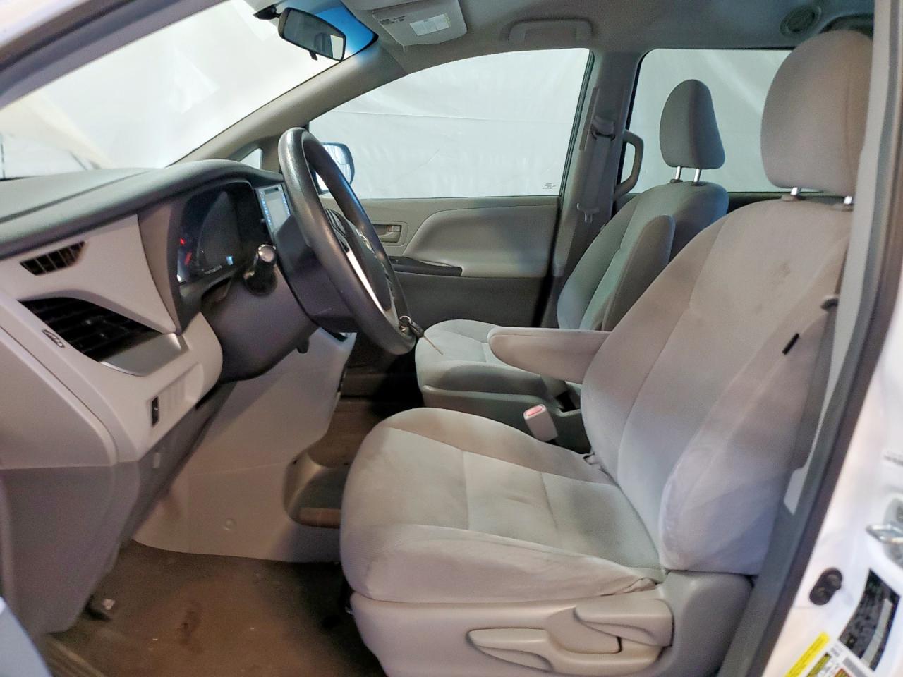 2017 Toyota Sienna VIN: 5TDZZ3DC0HS815696 Lot: 82137255