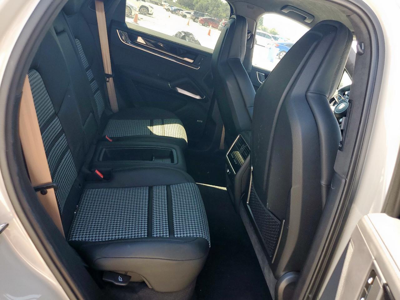 2025 Porsche Cayenne Gts Coupe VIN: WP1BG2AY3SDA43097 Lot: 71250875