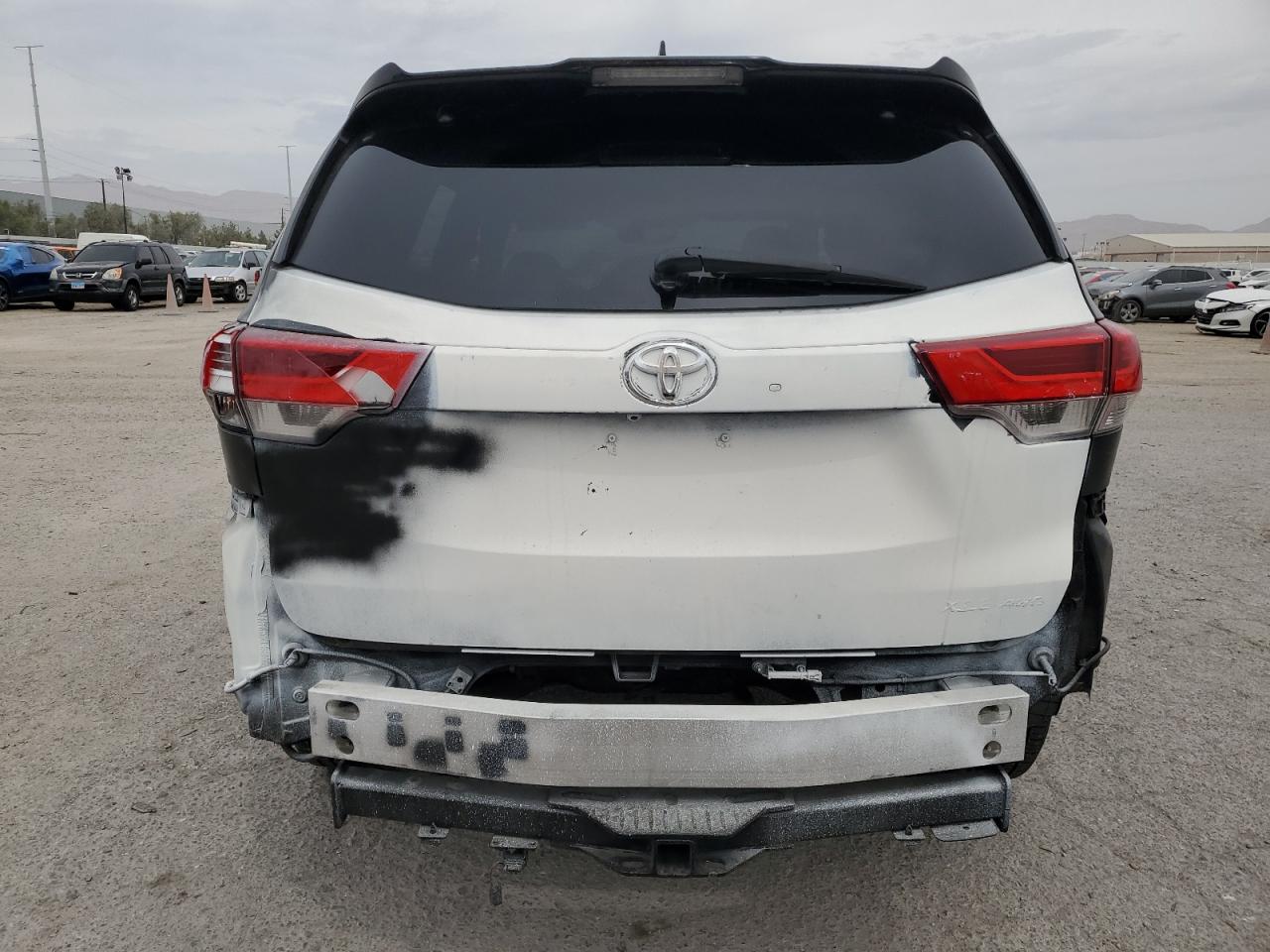 2018 Toyota Highlander Se VIN: 5TDJZRFH9JS816697 Lot: 71269725