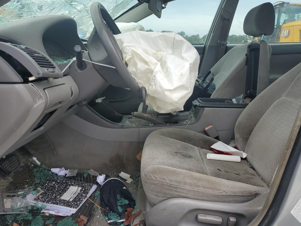 2002 Toyota Camry Le VIN: 4T1BE32K52U555219 Lot: 84436005