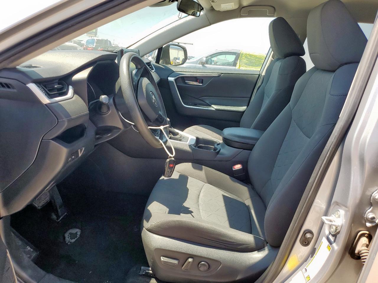 2020 Toyota Rav4 Xle VIN: 2T3W1RFV8LC058843 Lot: 71225255