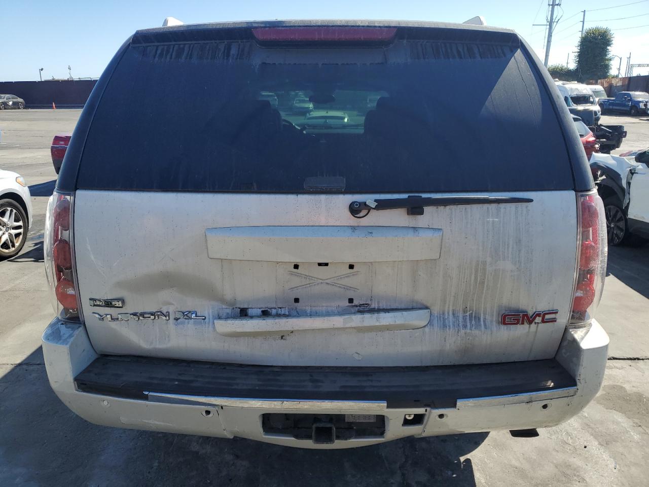 2010 GMC Yukon Xl Denali VIN: 1GKUKMEF7AR262552 Lot: 81643585