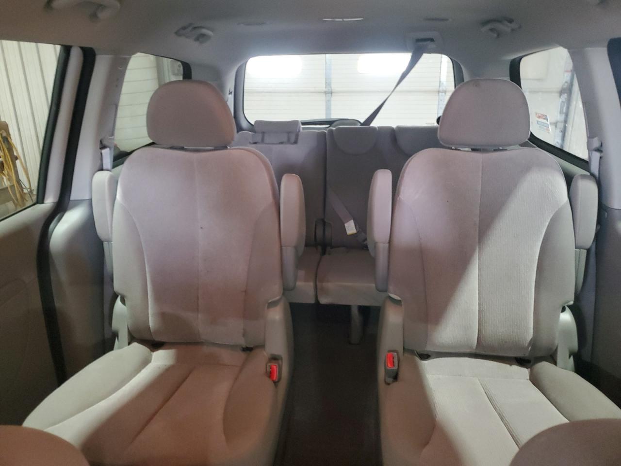 2012 Kia Sedona Lx VIN: KNDMG4C78C6455015 Lot: 83846365