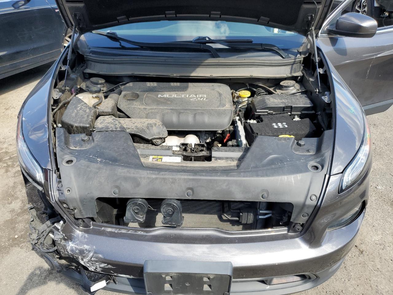 2017 Jeep Cherokee Latitude VIN: 1C4PJMCBXHW605622 Lot: 80383485