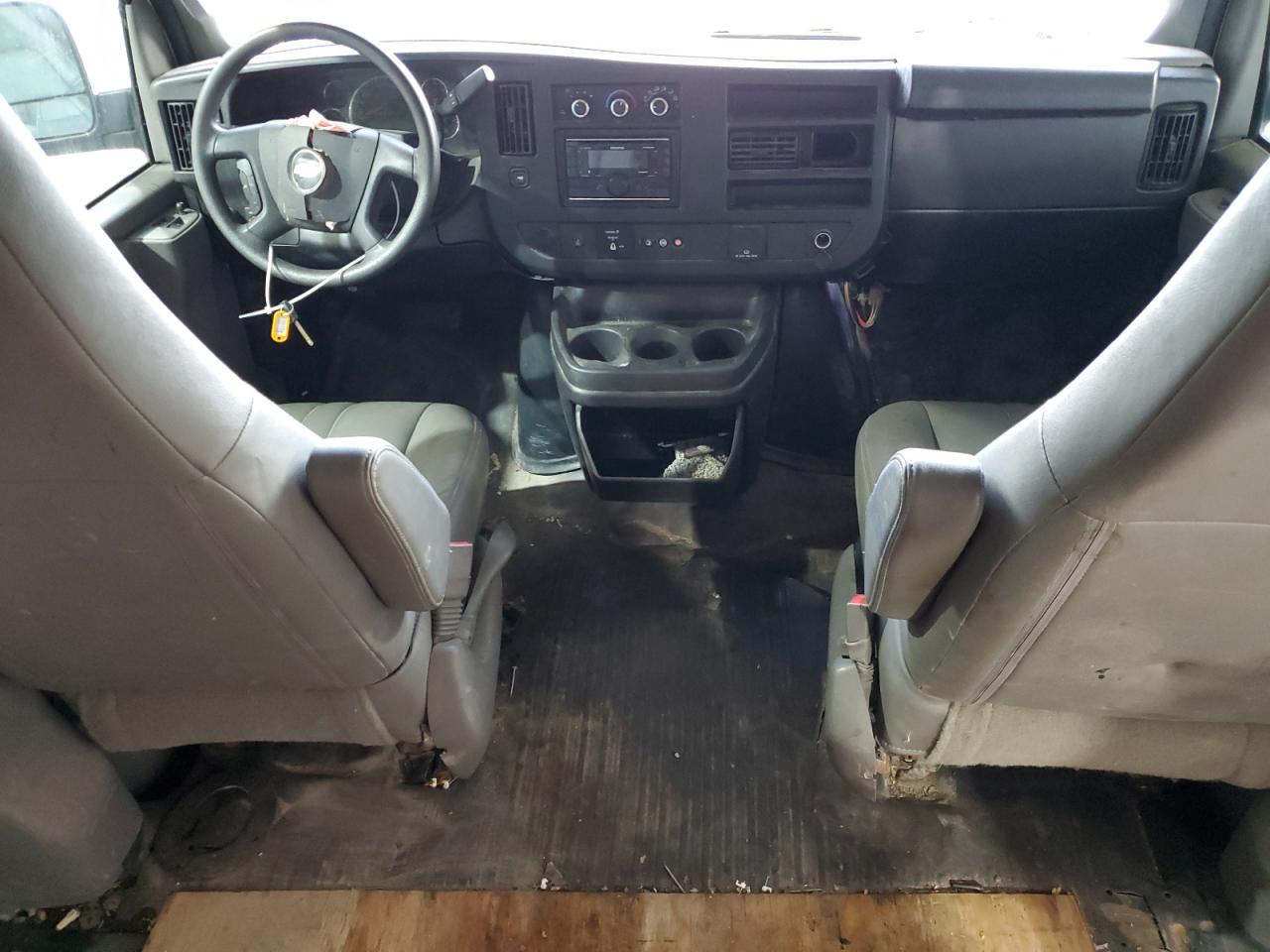 2020 Chevrolet Express G2500 VIN: 1GCWGBFPXL1143042 Lot: 70686005