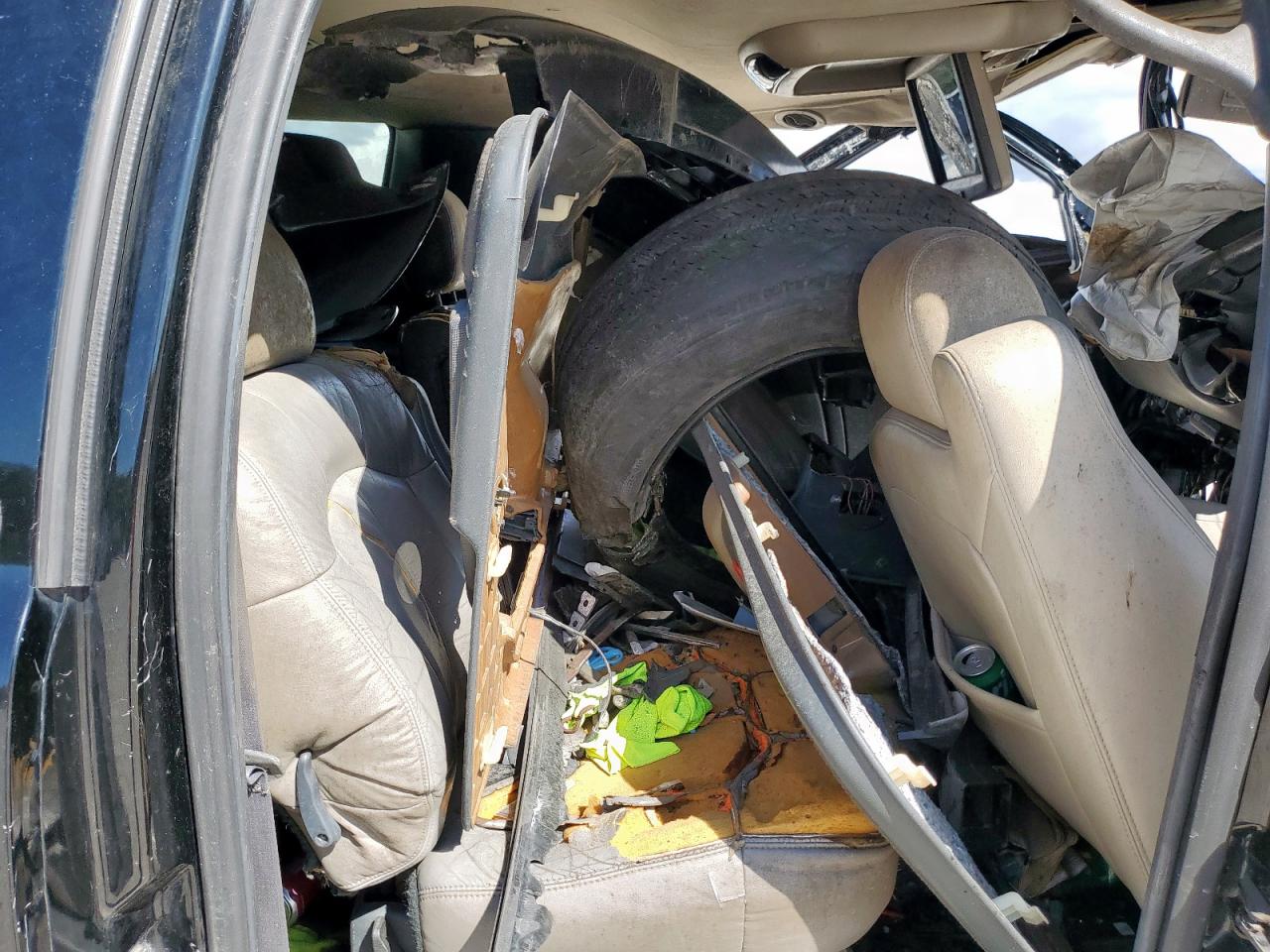 2001 Chevrolet Suburban C1500 VIN: 3GNEC16T31G220015 Lot: 82028735