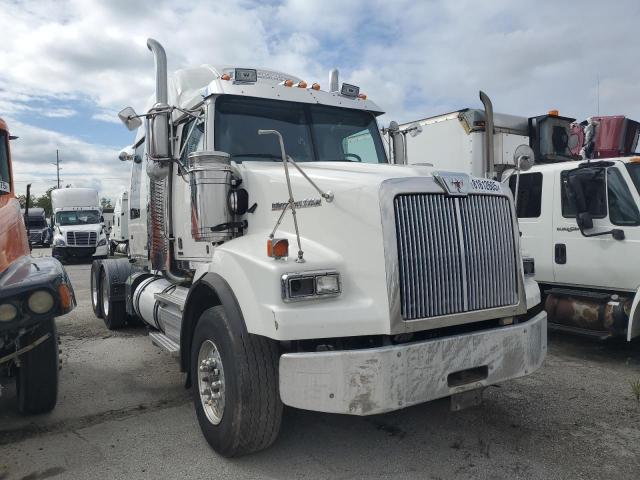 2016 Western Star 4900 Semi Truck