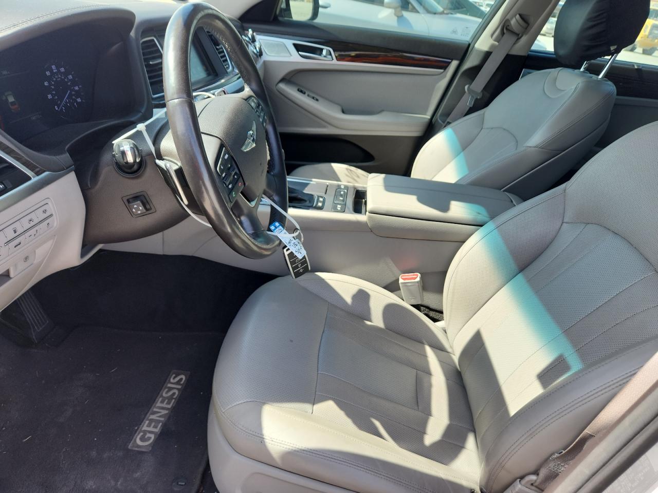 2018 Genesis G80 Base VIN: KMHGN4JE5JU255654 Lot: 83998575