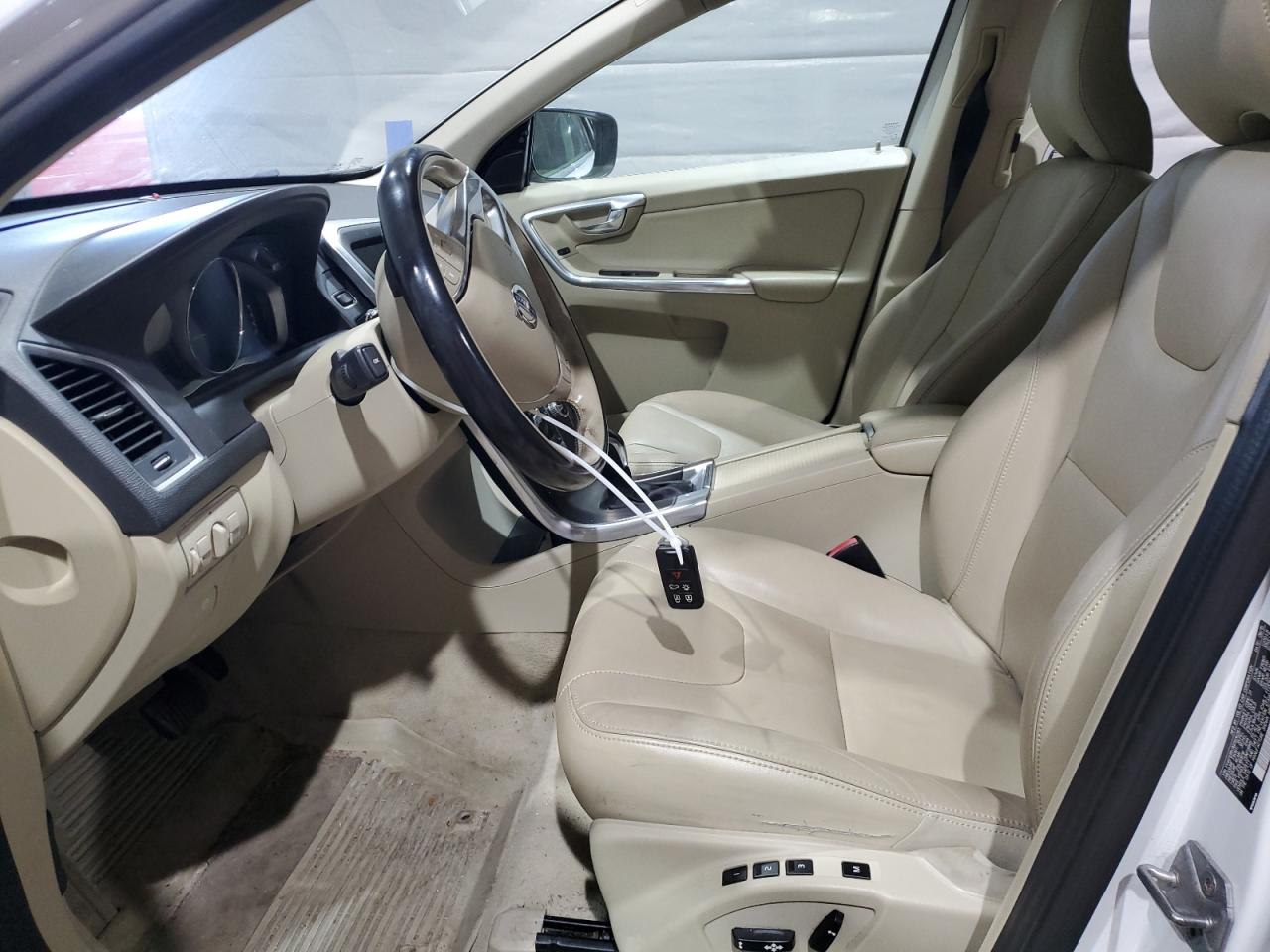 2016 Volvo Xc60 T5 Premier VIN: YV4612RK9G2826283 Lot: 70230625