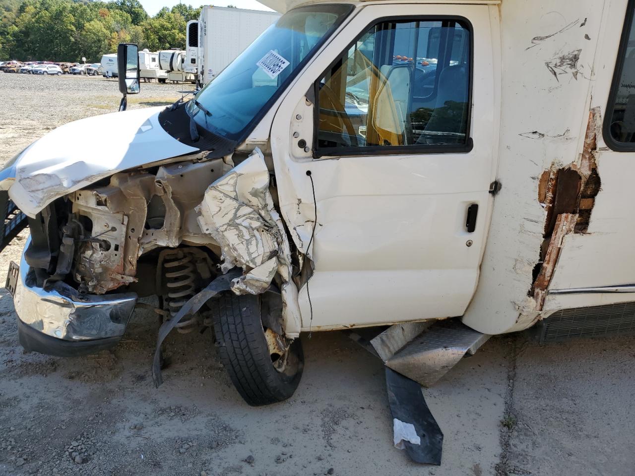 2010 Ford Econoline E450 Super Duty Cutaway Van VIN: 1FDFE4FP8ADA33213 Lot: 80300965