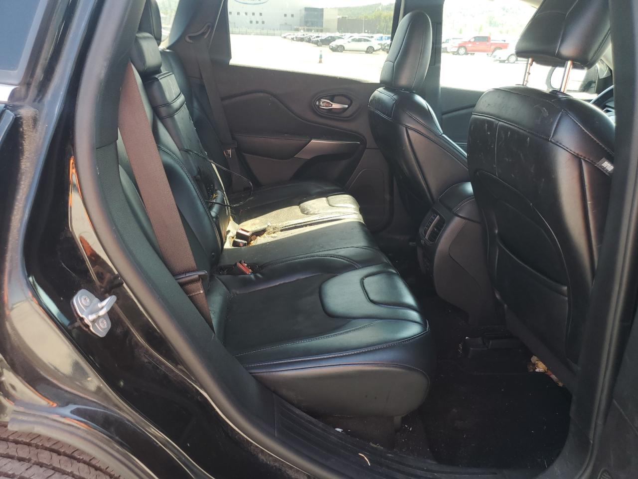 2019 Jeep Cherokee Latitude Plus VIN: 1C4PJLLB5KD396724 Lot: 81880575