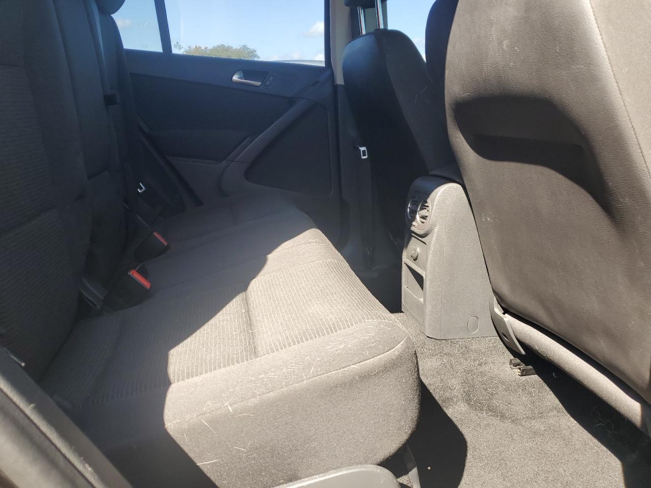 2018 Volkswagen Tiguan Limited VIN: WVGBV7AX0JK003951 Lot: 81550705