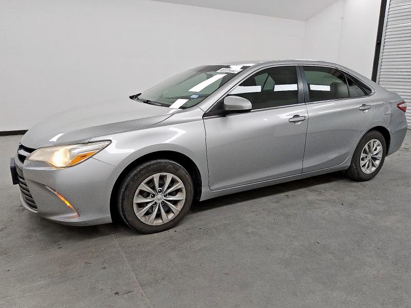  TOYOTA CAMRY 2017 Серебристый