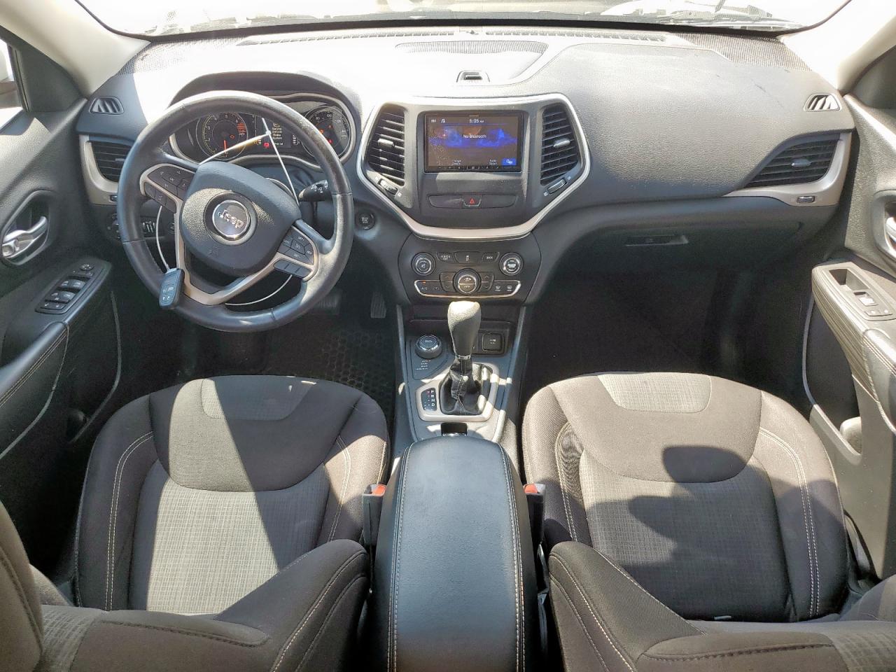 2016 Jeep Cherokee Latitude VIN: 1C4PJMCB8GW360950 Lot: 84281225