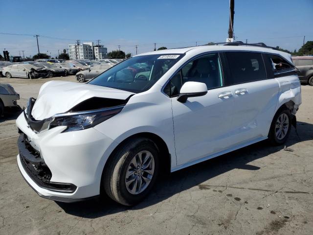 TOYOTA SIENNA LE 2025