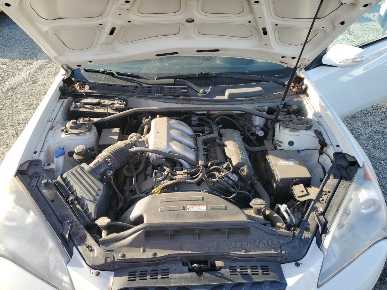 2010 Hyundai Genesis Coupe 3.8L VIN: KMHHU6KH0AU042137 Lot: 84340015