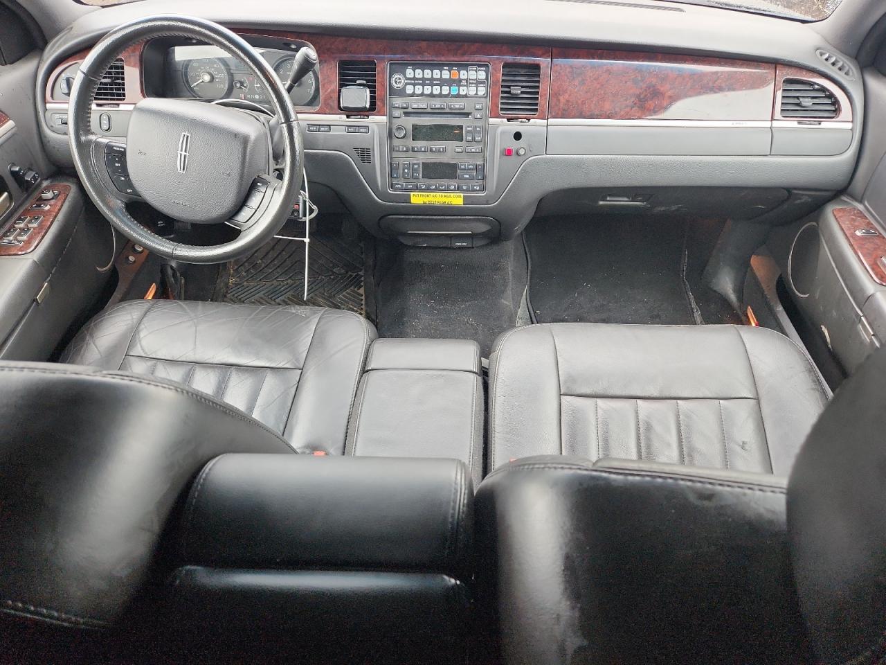 2007 Lincoln Town Car Executive VIN: 1L1FM88W97Y631196 Lot: 82097385