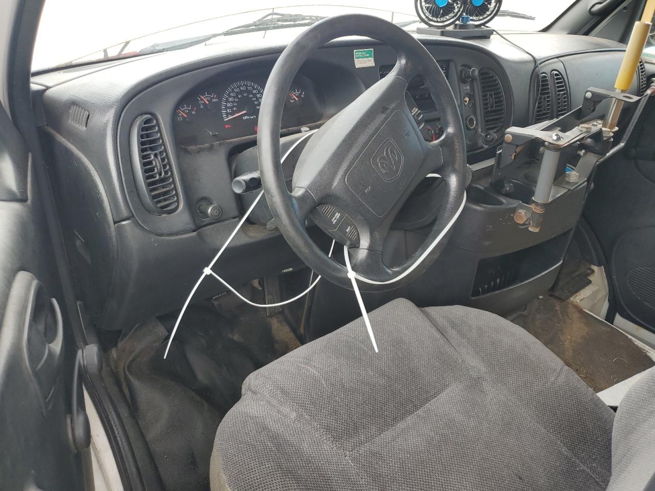 2002 Dodge Ram Van B3500 VIN: 2B7LB31Z62K117167 Lot: 71602835