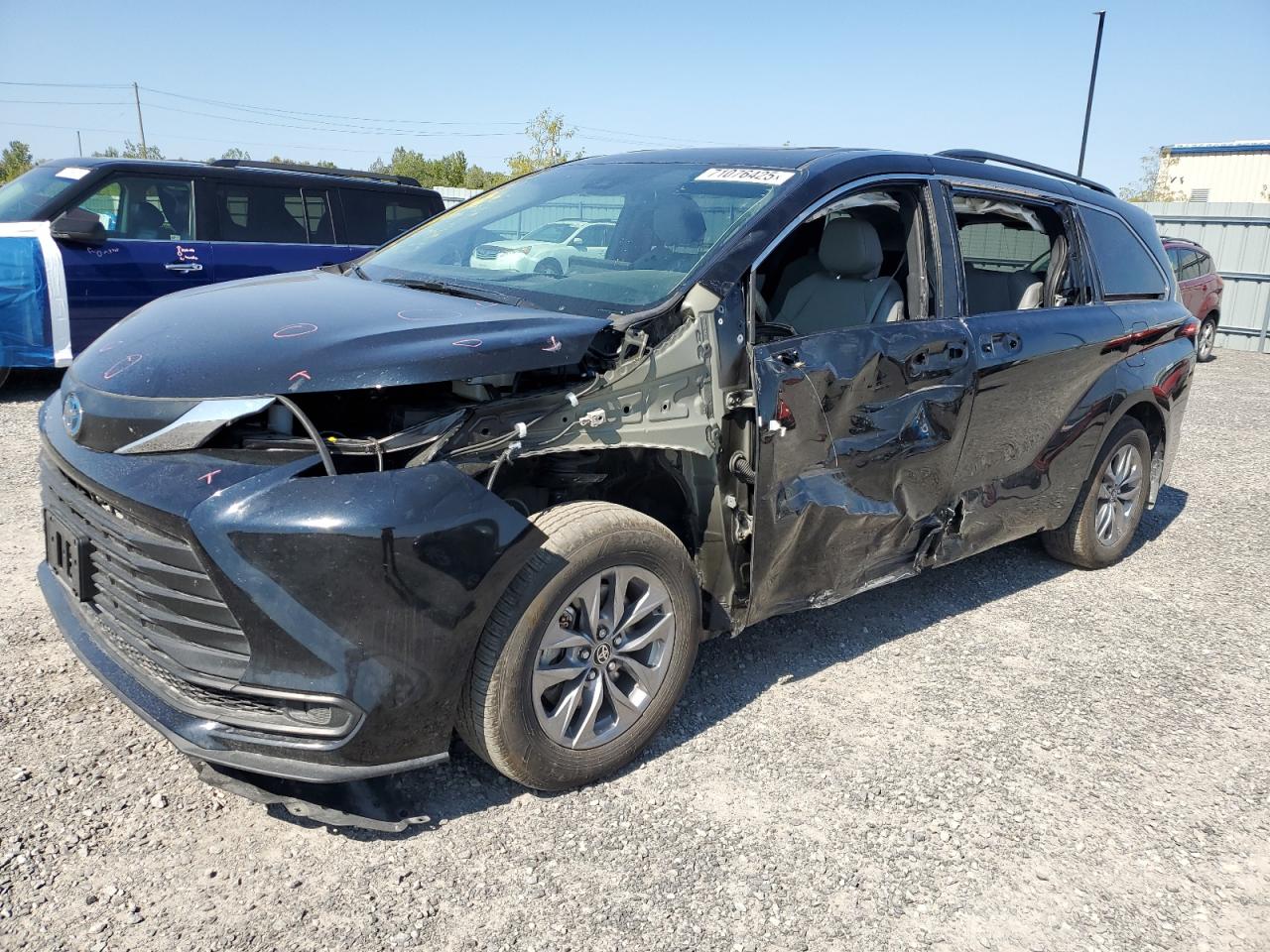 TOYOTA SIENNA 2025. Lot# 71076425. VIN 5TDGRKEC7SS246272. Photo 1