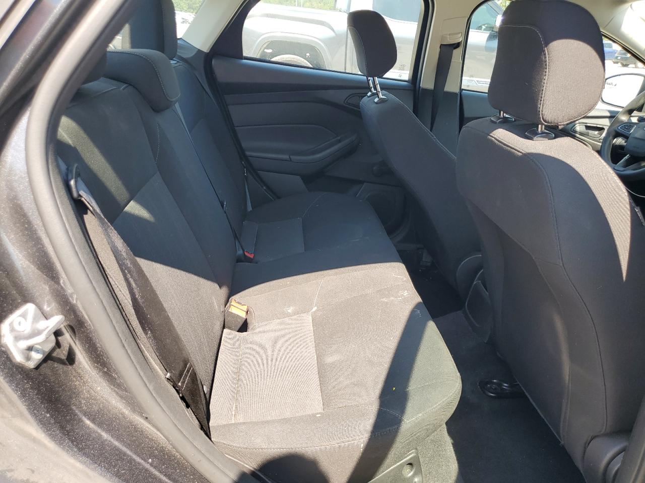 2018 Ford Focus S VIN: 1FADP3E25JL226470 Lot: 80216015