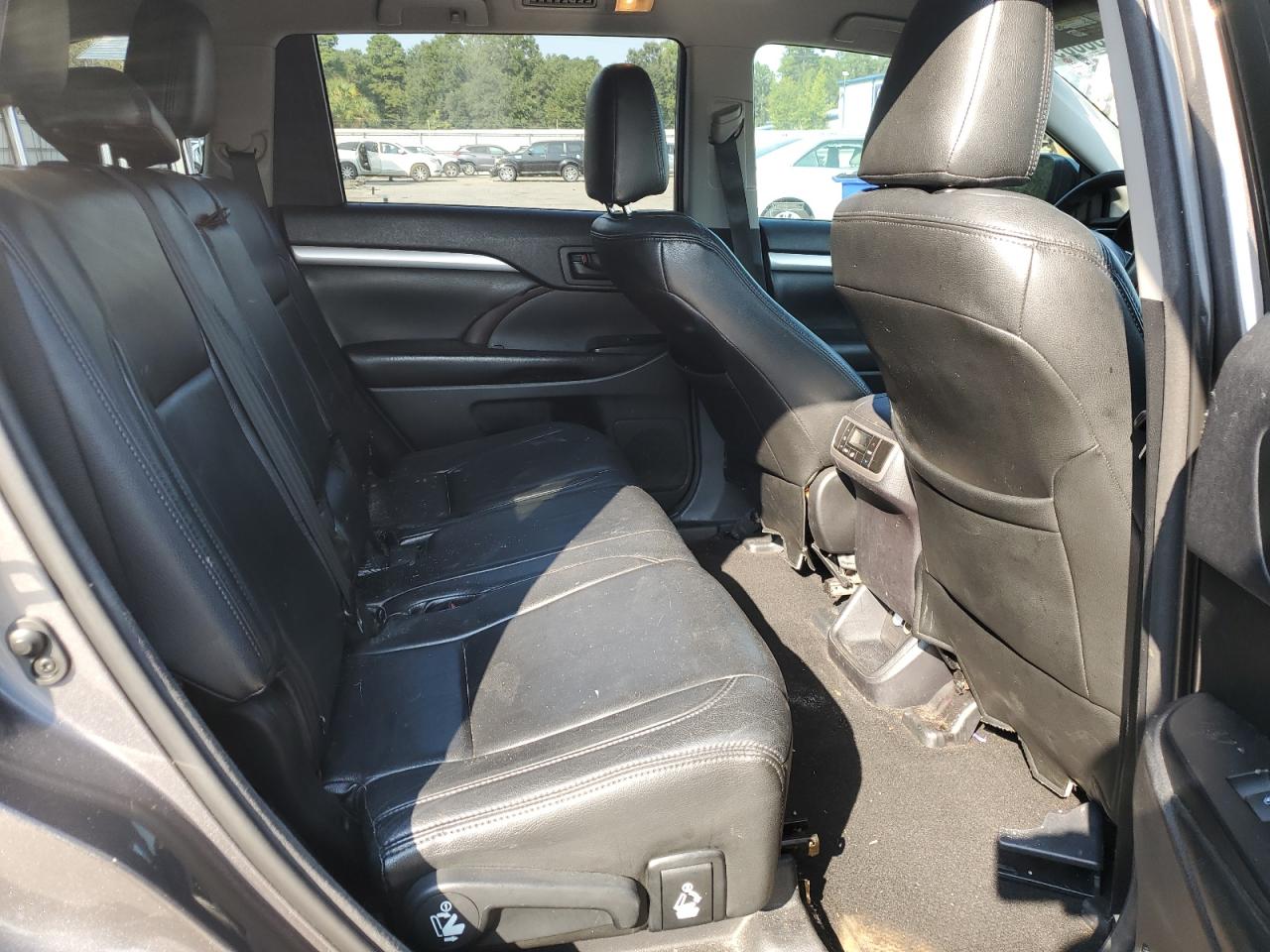 2015 Toyota Highlander Le VIN: 5TDZARFH6FS010284 Lot: 81300095