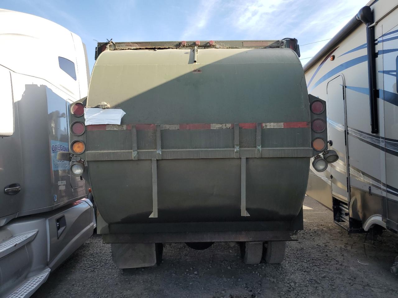 1992 International 4000 4700 - Semi Truck VIN: 1HTSLPHL0NH458088 Lot: 82050775