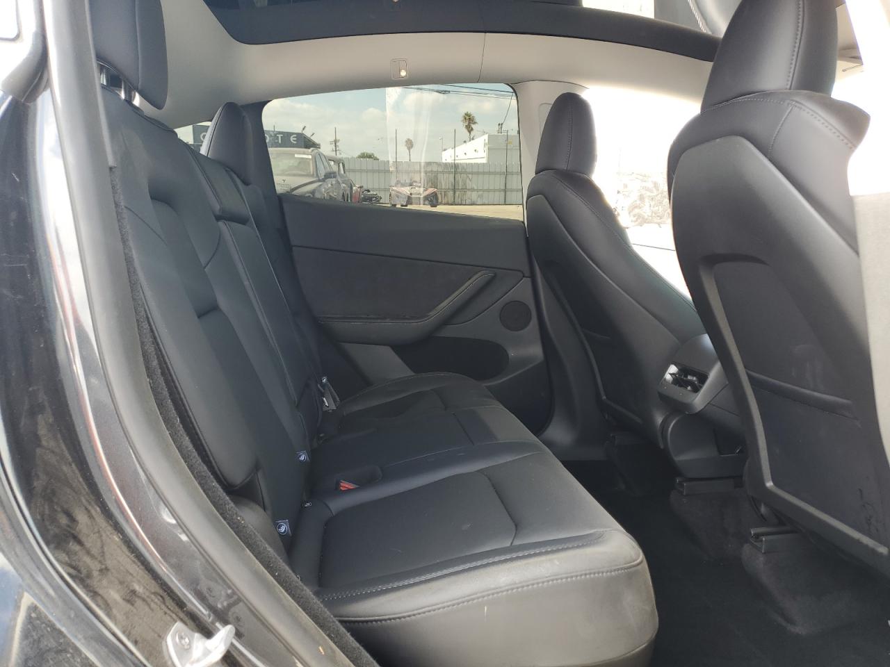 2025 Tesla Model Y VIN: 7SAYGDED1SF320663 Lot: 82079035