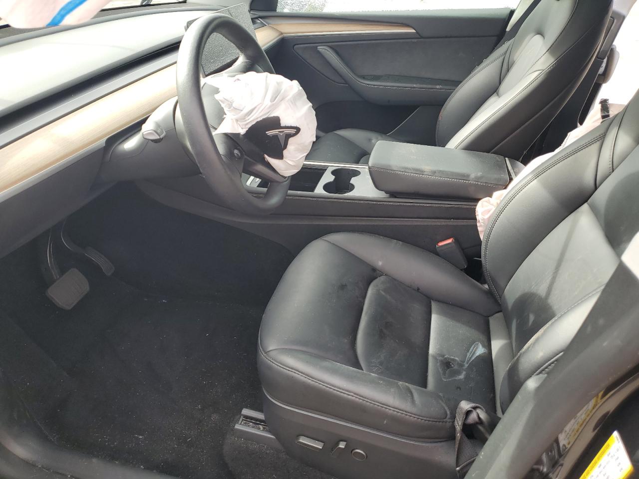 2024 Tesla Model Y VIN: 7SAYGDEDXRF049810 Lot: 71202645