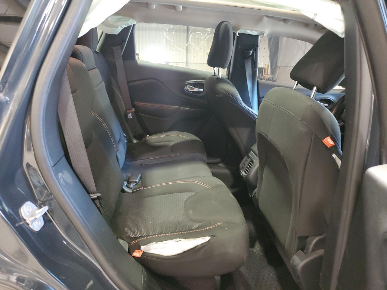 2016 Jeep Cherokee Latitude VIN: 1C4PJMCS2GW321223 Lot: 80162555