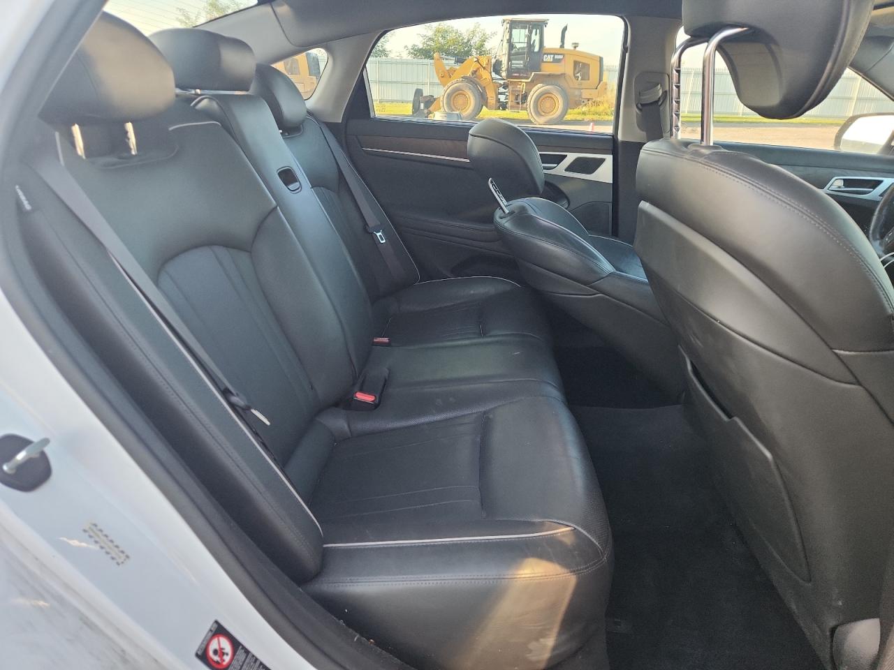 2015 Hyundai Genesis 3.8L VIN: KMHGN4JE2FU071554 Lot: 84771525