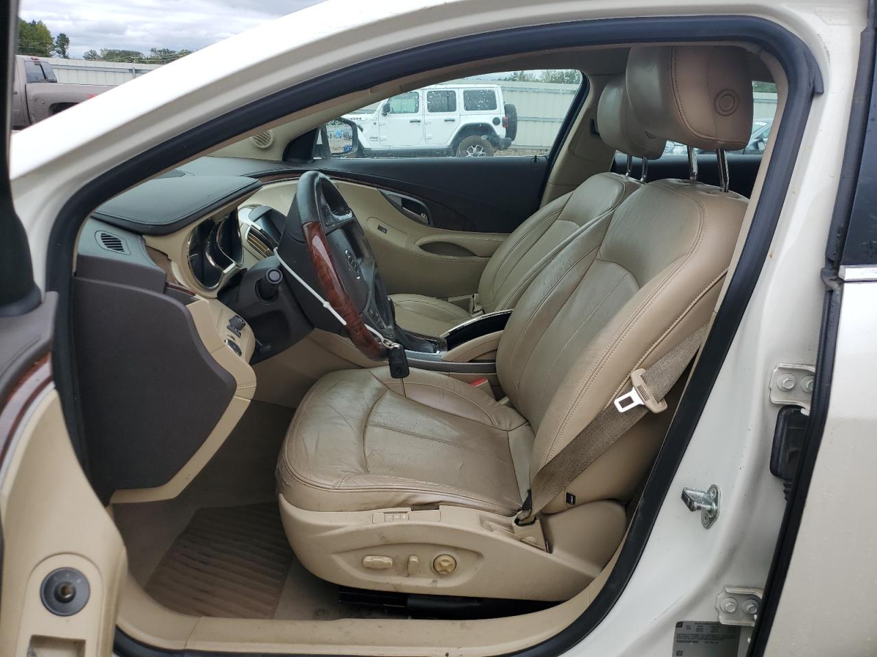 2010 Buick Lacrosse Cxs VIN: 1G4GE5EV8AF148327 Lot: 84057595