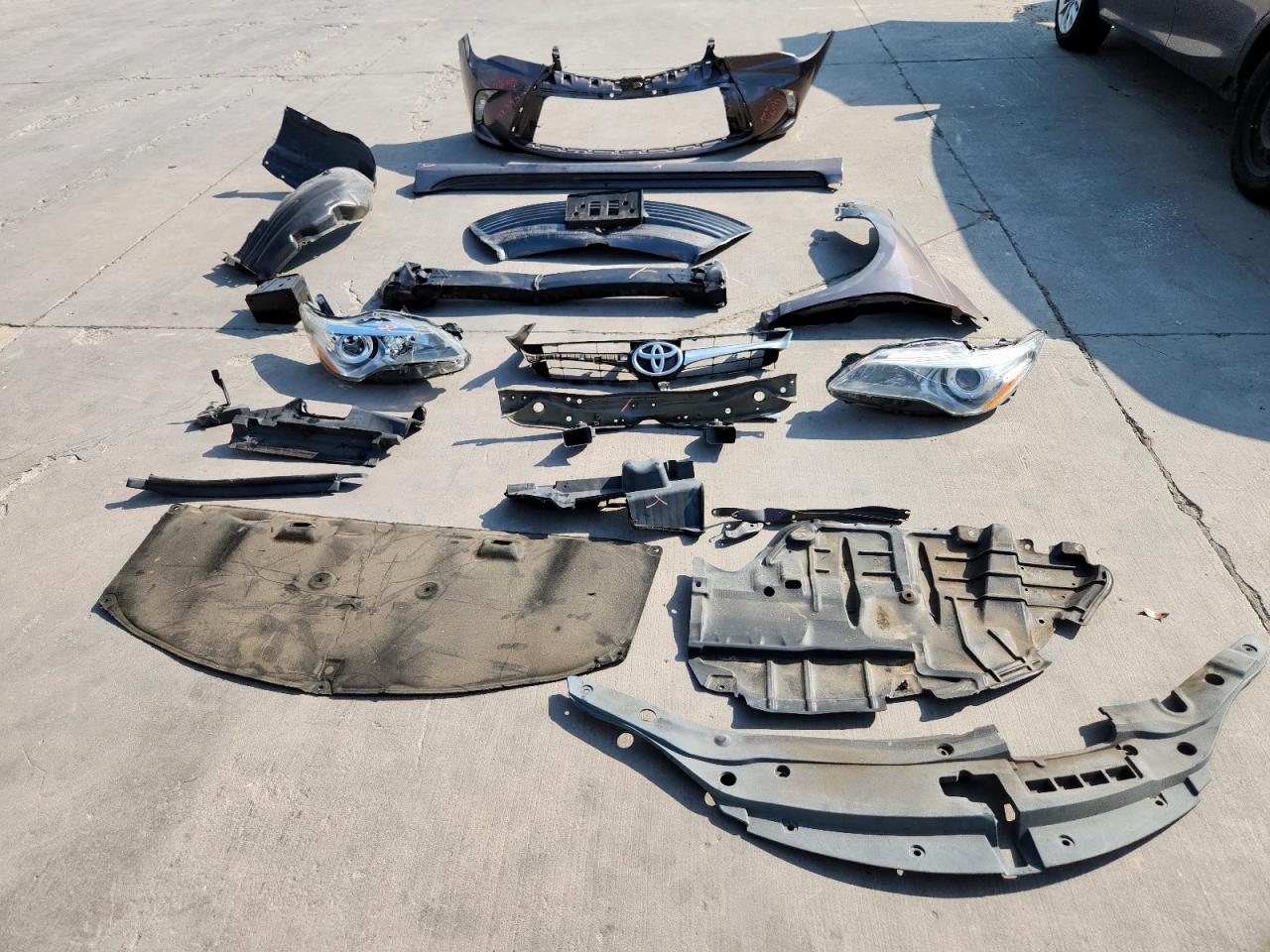 2016 Toyota Camry Le VIN: 4T4BF1FKXGR533547 Lot: 84255435