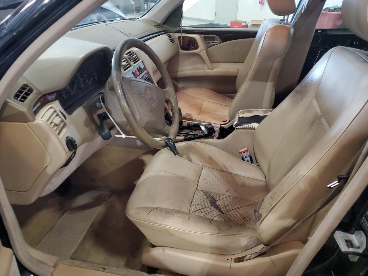 1999 Mercedes-Benz E 320 VIN: WDBJF65H7XA810832 Lot: 71904695