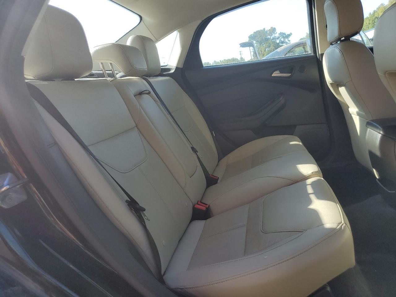 2017 Ford Focus Titanium VIN: 1FADP3J28HL338762 Lot: 81418175