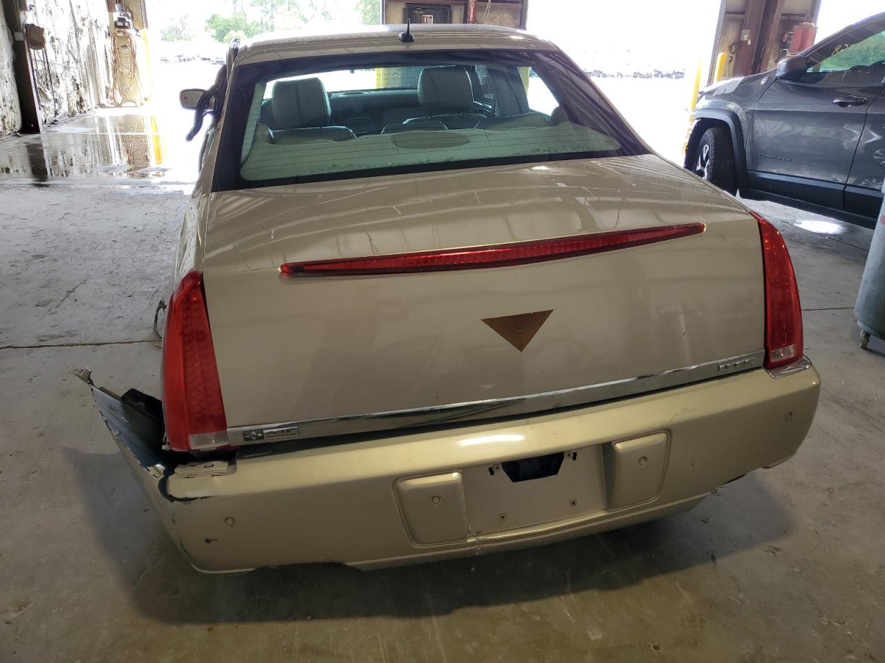 2008 Cadillac Dts VIN: 1G6KD57Y98U210805 Lot: 81390315