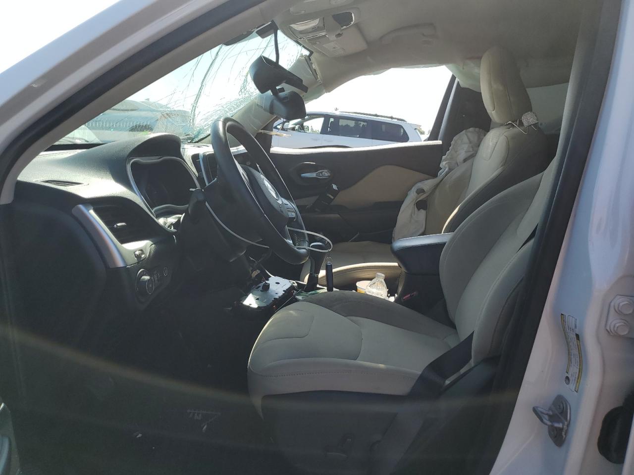 2016 Jeep Cherokee Latitude VIN: 1C4PJLCB8GW371117 Lot: 83858735