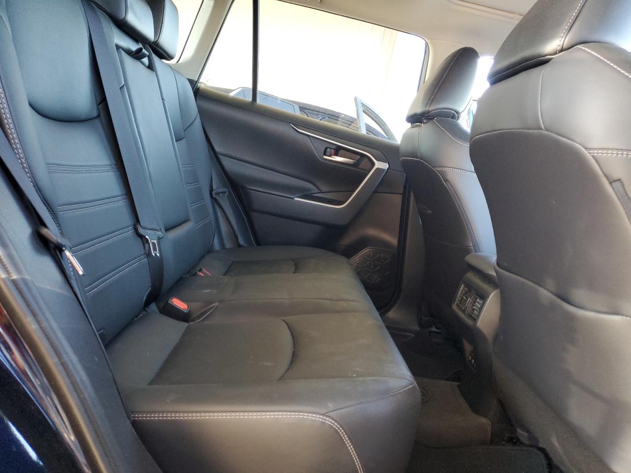 2020 Toyota Rav4 Xle Premium VIN: 2T3A1RFV4LC123908 Lot: 81759395