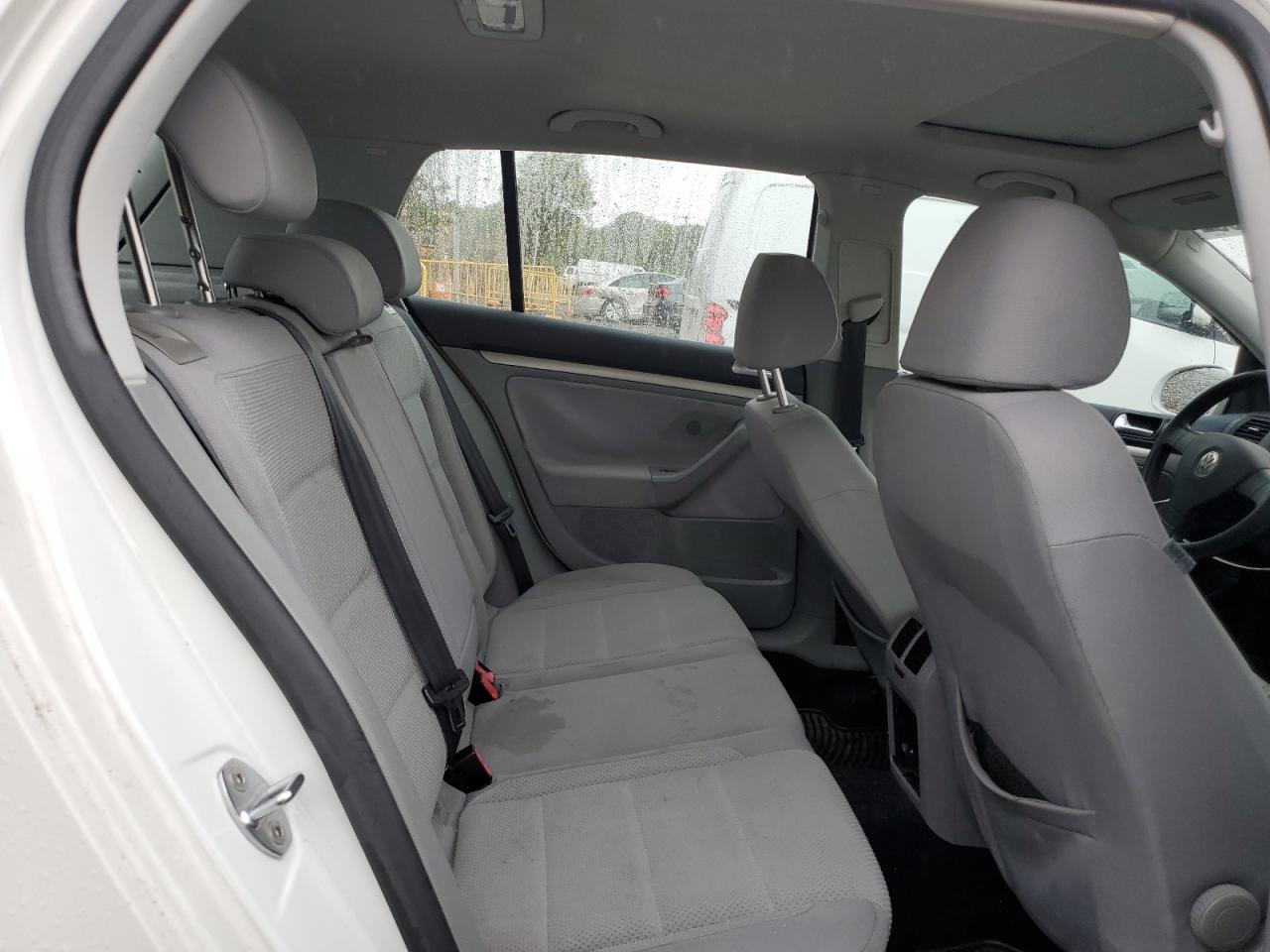 2008 Volkswagen Rabbit VIN: WVWCA71K48W290447 Lot: 72044235