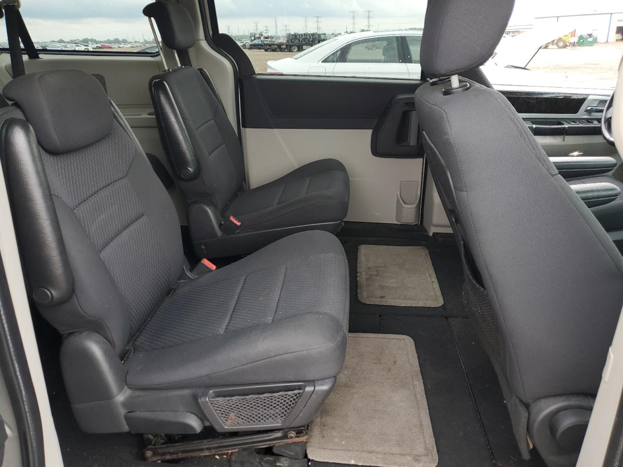 2010 Dodge Grand Caravan Sxt VIN: 2D4RN5D18AR261427 Lot: 71442315