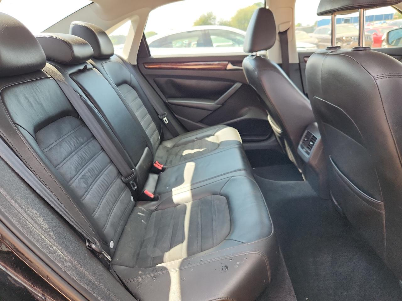 2013 Volkswagen Passat Sel VIN: 1VWCN7A36DC056008 Lot: 72098365