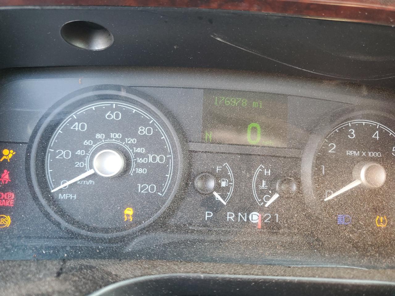 2008 Lincoln Town Car Signature Limited VIN: 2LNHM82WX8X658778 Lot: 81089305