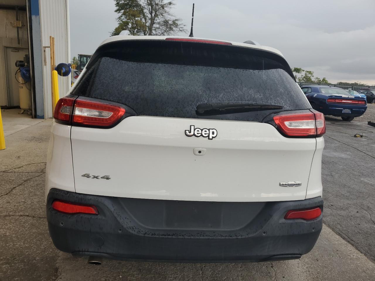 2016 Jeep Cherokee Latitude VIN: 1C4PJMCB8GW241540 Lot: 83821755