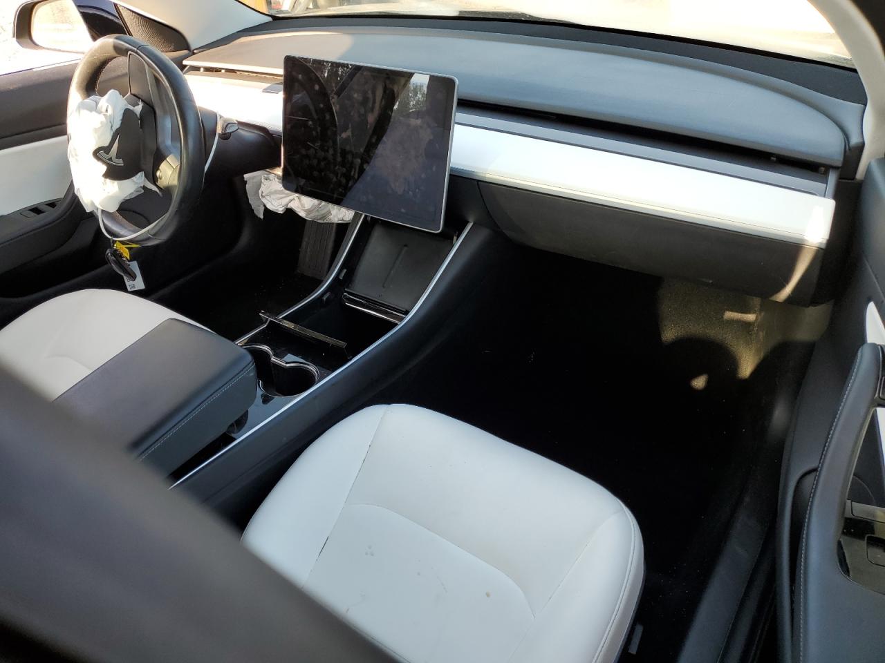 2019 Tesla Model 3 VIN: 5YJ3E1EB1KF213672 Lot: 84233205