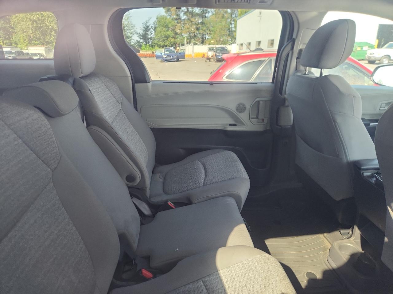 2022 Toyota Sienna Le VIN: 5TDBSKFC0NS050319 Lot: 81242335