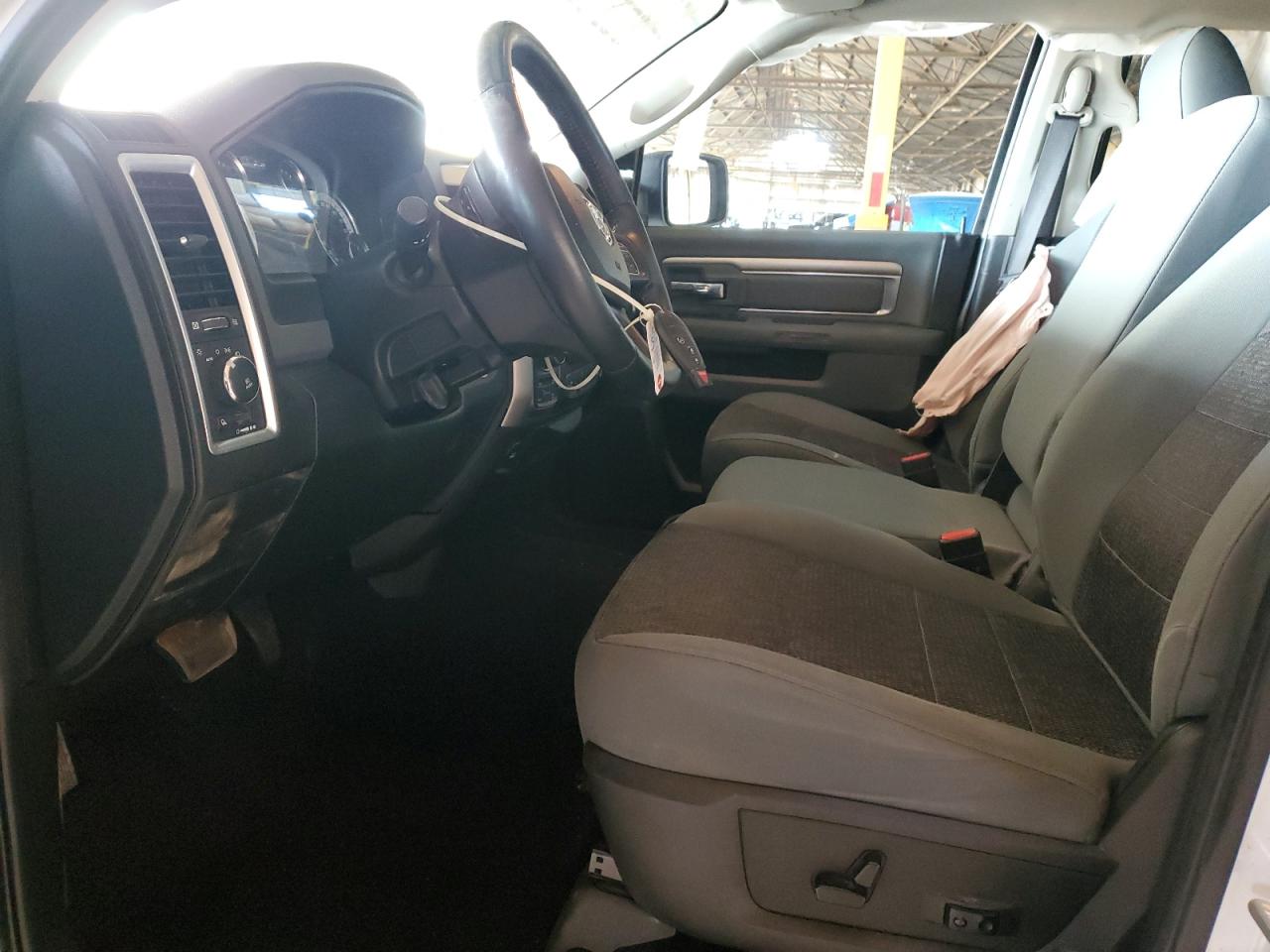 2017 Ram 1500 Slt VIN: 3C6RR7LT2HG593208 Lot: 80930115