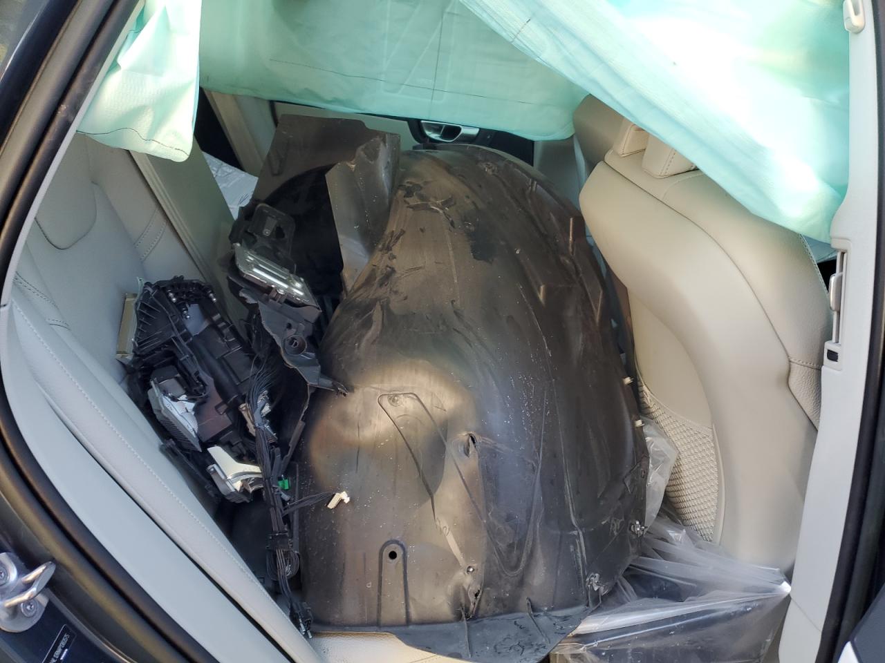 2023 Volvo Xc60 Plus VIN: YV4L12RN4P1383575 Lot: 81125885