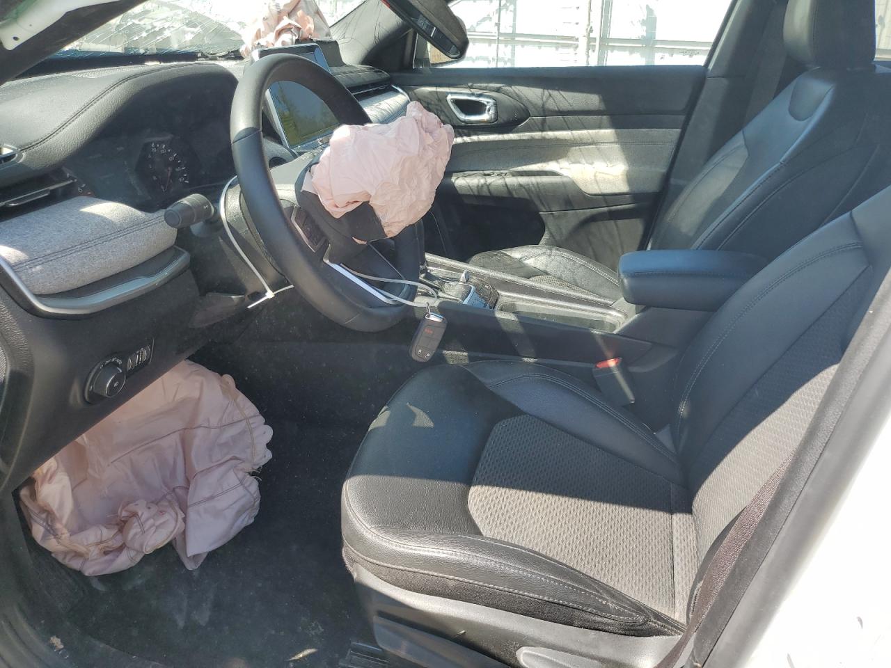 2025 Jeep Compass Latitude VIN: 3C4NJDBNXST501552 Lot: 81246555