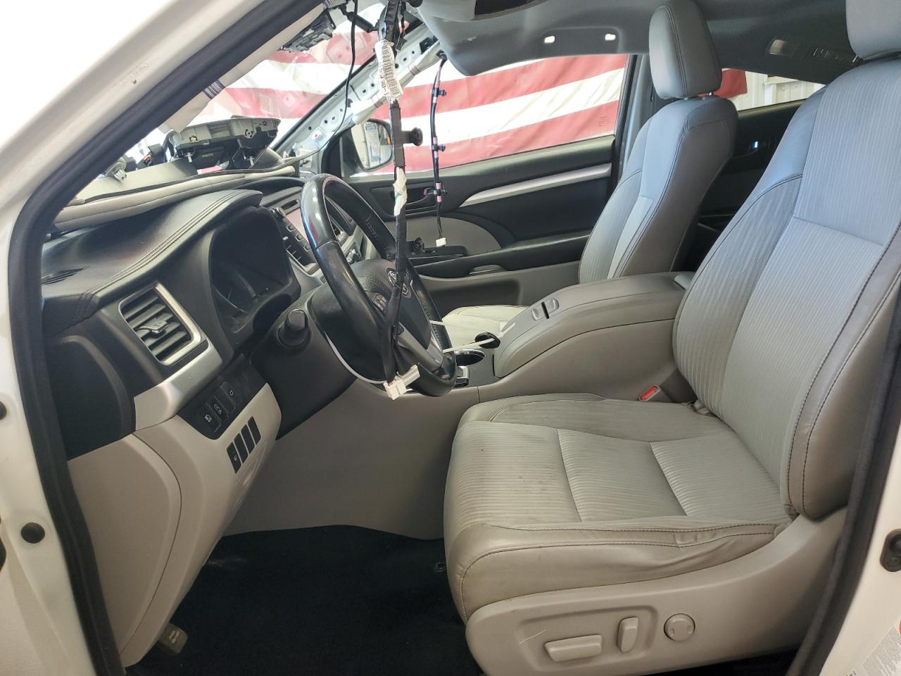 2017 Toyota Highlander Le VIN: 5TDBZRFH1HS361195 Lot: 82154165