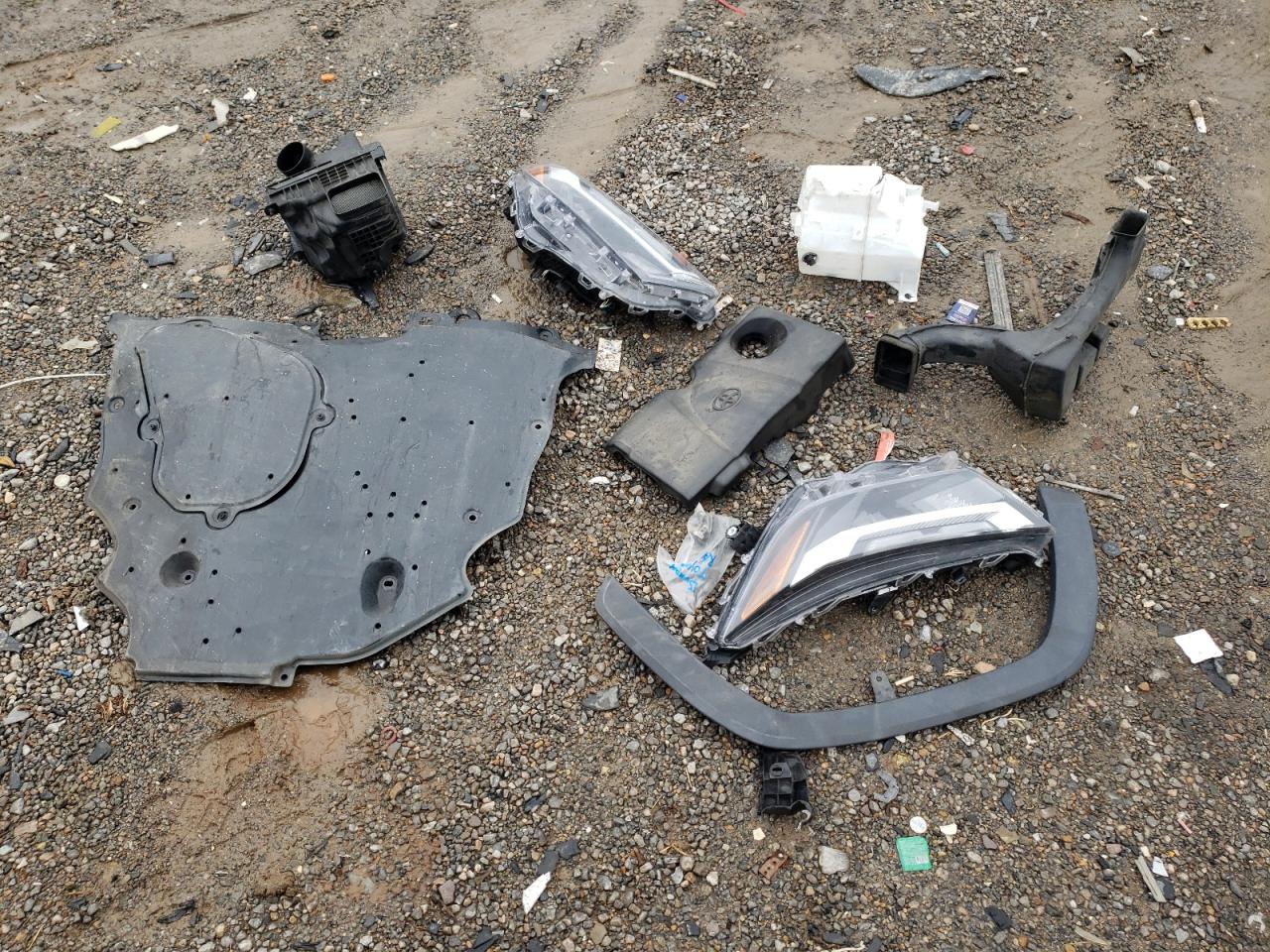 2022 Toyota Rav4 Xle Premium VIN: 2T3A1RFV7NC269853 Lot: 83800765